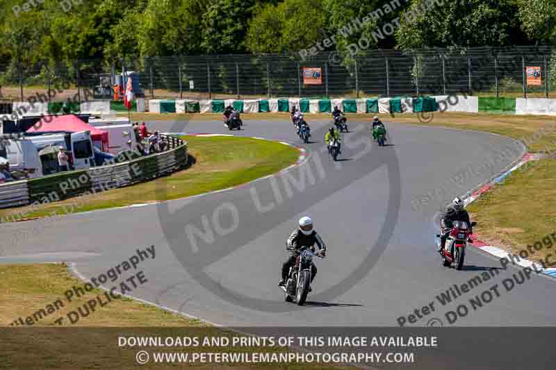 Vintage motorcycle club;eventdigitalimages;mallory park;mallory park trackday photographs;no limits trackdays;peter wileman photography;trackday digital images;trackday photos;vmcc festival 1000 bikes photographs